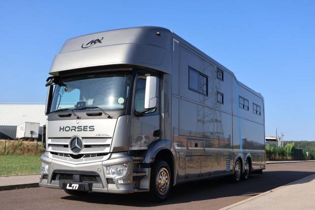 Camion per Cavalli AKX MERCEDES-ACTROS 2018 Occasione