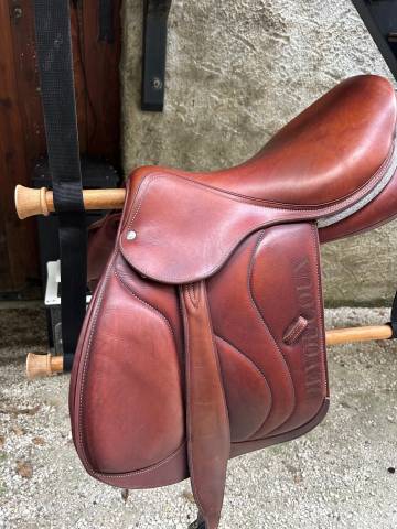 Sella da salto ostacoli Devoucoux  17" - 2022