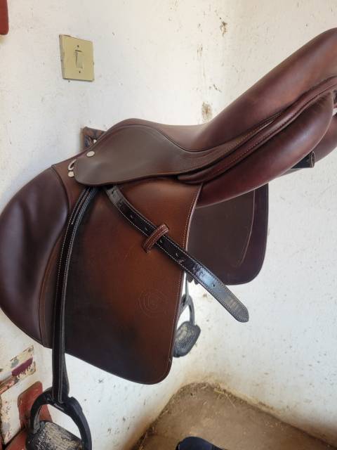 Sella da salto ostacoli   17.5" - 2010