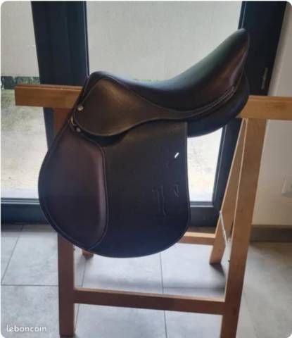 Sella da salto ostacoli Rebelle  17" - 2019