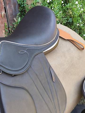 Sella da salto ostacoli  EKUS "F3" 17.5" - 2025