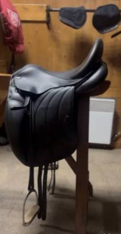 Sella da dressage Eric Thomas  17" - 2017