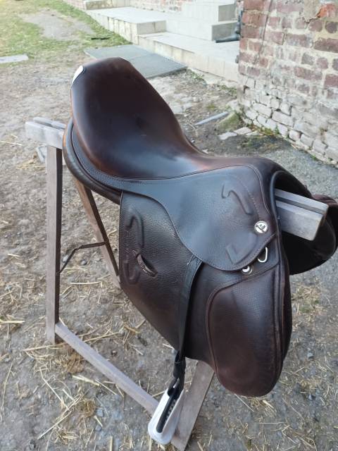 Sella da salto ostacoli Prestige Italia  17" - 2014