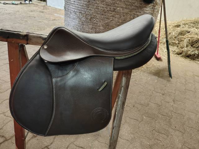 Sella da salto ostacoli Forestier  18" - 2024