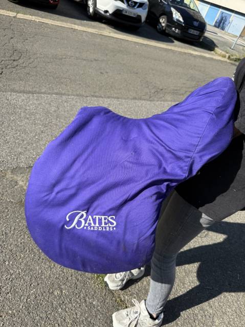 Sella da salto ostacoli Bates  16.5" - 2025