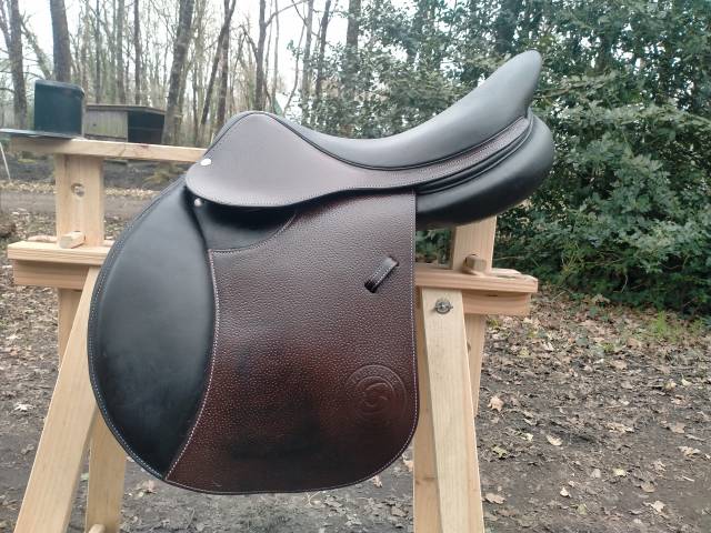 Sella da salto ostacoli Forestier  17.5" - 2023