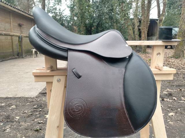 Sella da salto ostacoli Forestier  17.5" - 2023