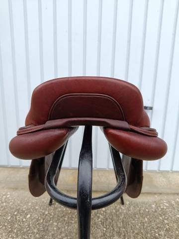 Sella da salto ostacoli CWD SEO2 17.5" - 2020