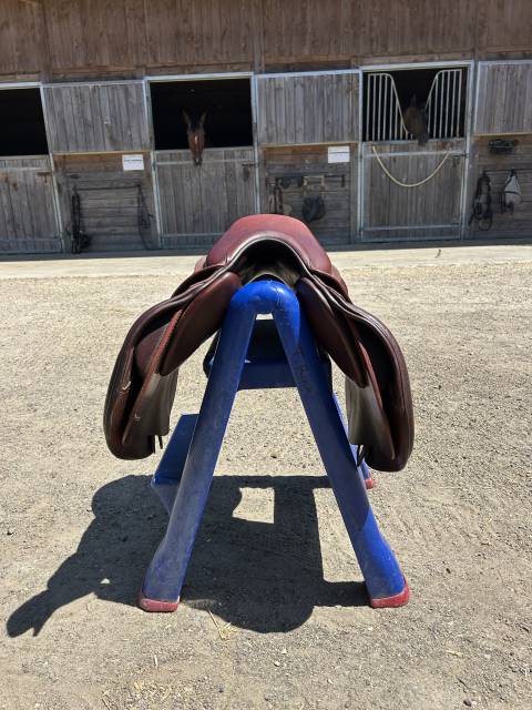 Sella da salto ostacoli Meyer  17" - 2024