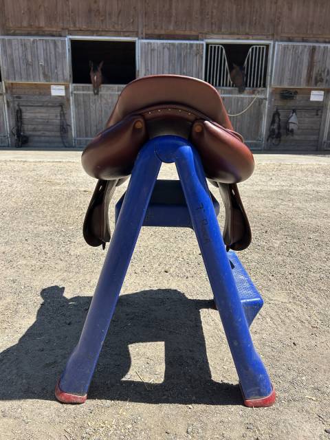 Sella da salto ostacoli Meyer  17" - 2024