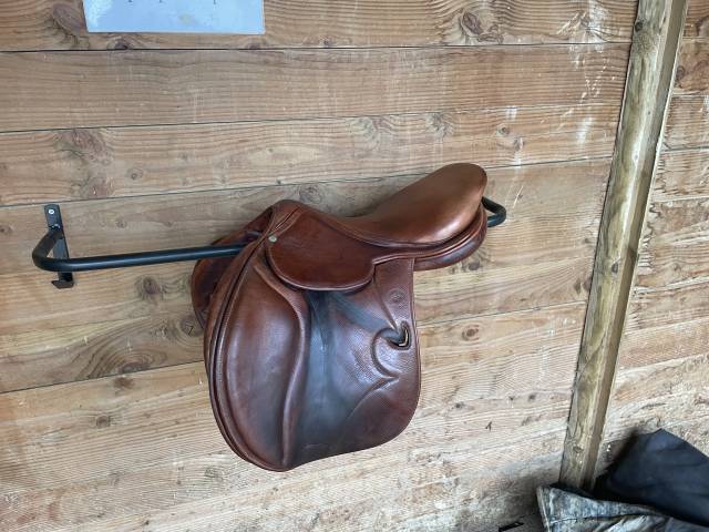 Sella da salto ostacoli   17" - 2008