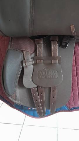 Sella mista Arena WIDE 17" - 2025