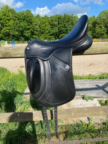 Sella da dressage Bates  18" - 2020