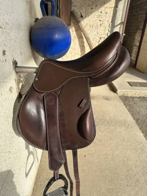 Sella da salto ostacoli Forestier  17.5" - 2023