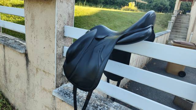 Sella da dressage Devoucoux  18" - 2019