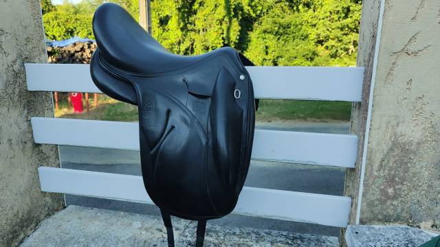 Sella da dressage Devoucoux  18" - 2019