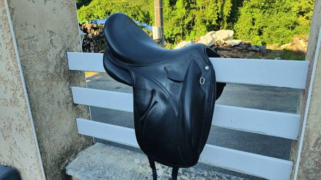 Sella da dressage Devoucoux  18" - 2019
