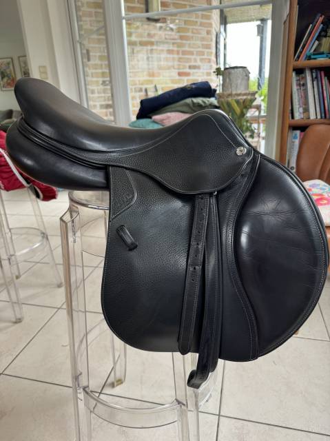 Sella da salto ostacoli CWD  17.5" - 2020