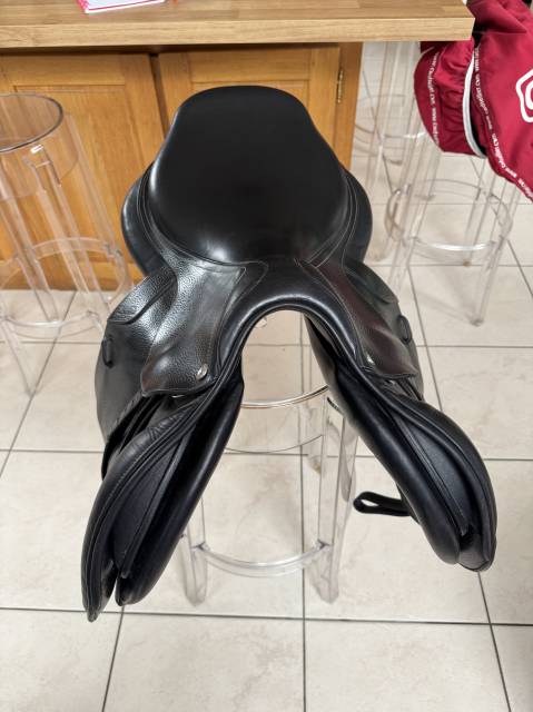 Sella da salto ostacoli CWD  17.5" - 2020