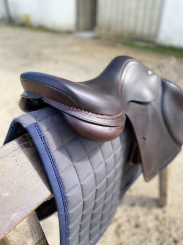 Sella da salto ostacoli Equipe  17" - 2023