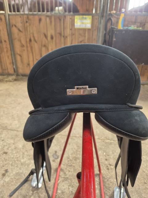 Sella da dressage Wintec  18" - 2022