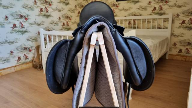 Sella da dressage Stubben  17.5" - 2023