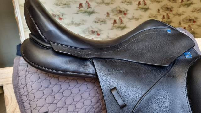 Sella da dressage Stubben  17.5" - 2023