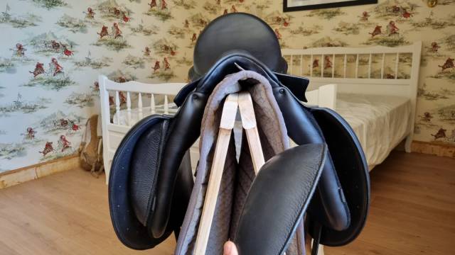 Sella da dressage Stubben  17.5" - 2023