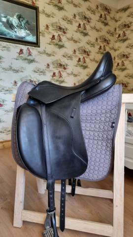 Sella da dressage Stubben  17.5" - 2023