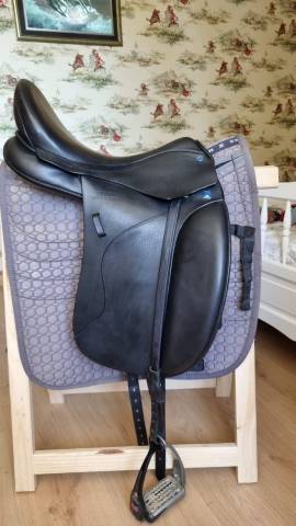 Sella da dressage Stubben  17.5" - 2023