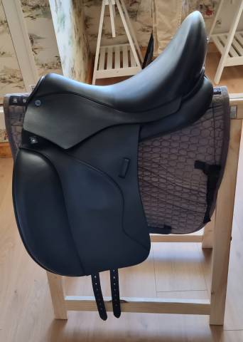 Sella da dressage Stubben  17.5" - 2023