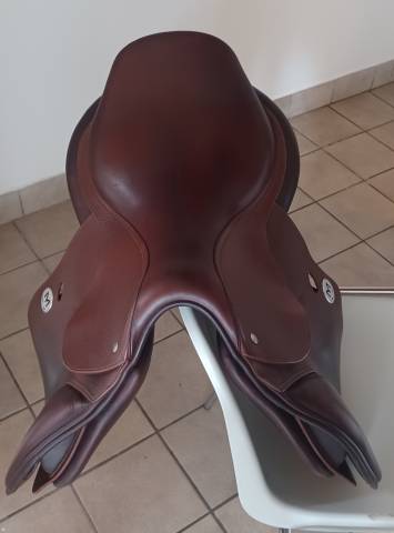 Sella da salto ostacoli Meyer  17" - 2024