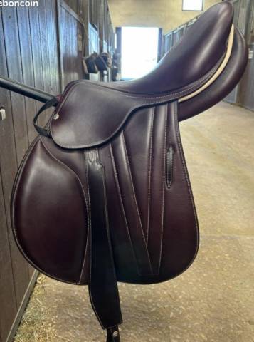 Sella da salto ostacoli Butet  17.5" - 2024