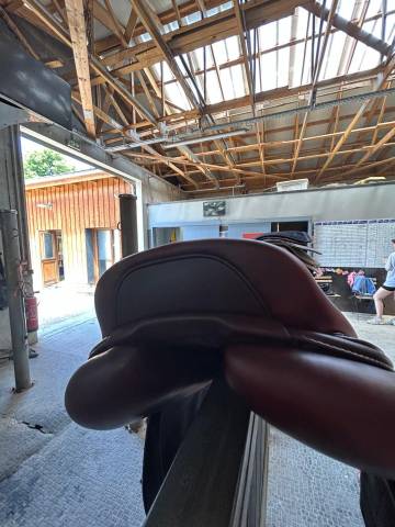 Sella da salto ostacoli CWD  17" - 2023