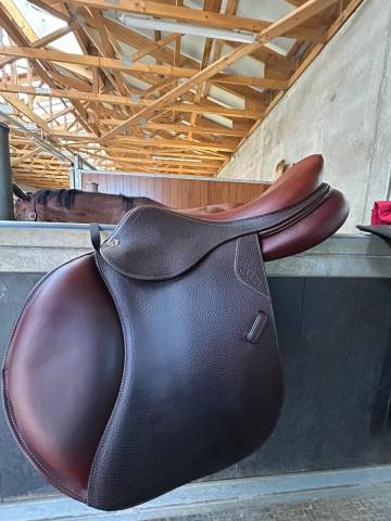 Sella da salto ostacoli CWD  17" - 2023