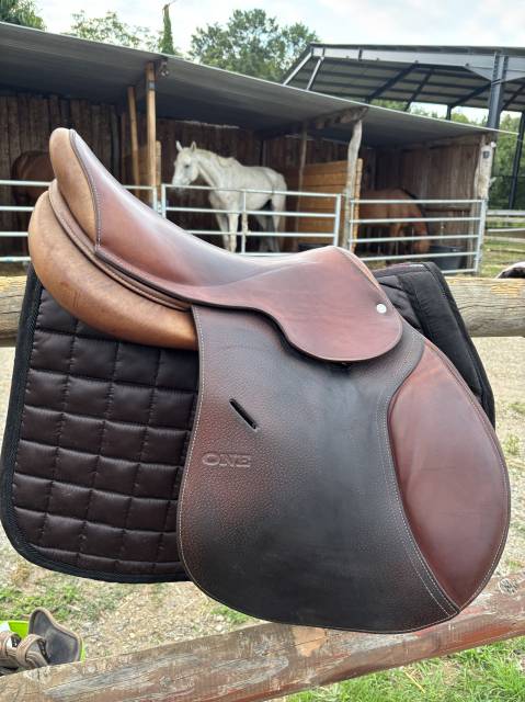 Sella da salto ostacoli Hervé Godignon  17" - 2015