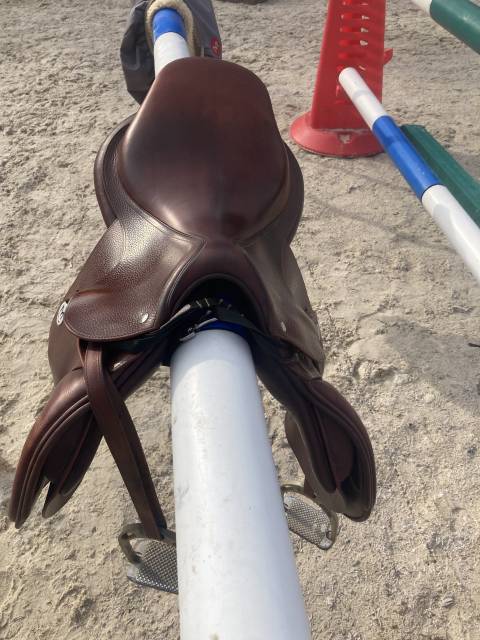 Sella da salto ostacoli Meyer  17.5" - 2023