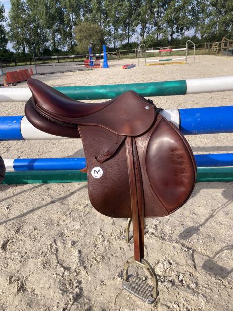 Sella da salto ostacoli Meyer  17.5" - 2023