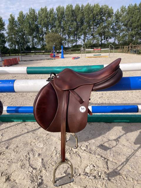 Sella da salto ostacoli Meyer  17.5" - 2023