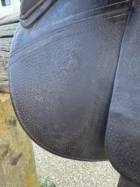 Sella da salto ostacoli CWD  17" - 2017