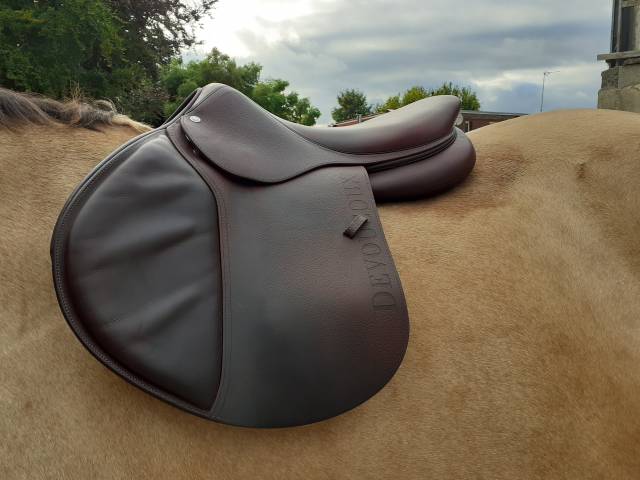 Sella da salto ostacoli Devoucoux  18" - 2019