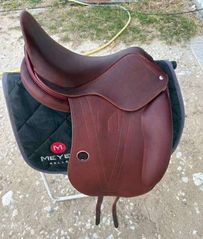 Sella da dressage Meyer Dressage  17.5" - 2024