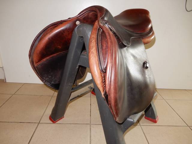 Sella da salto ostacoli CWD  17.5" - 2012