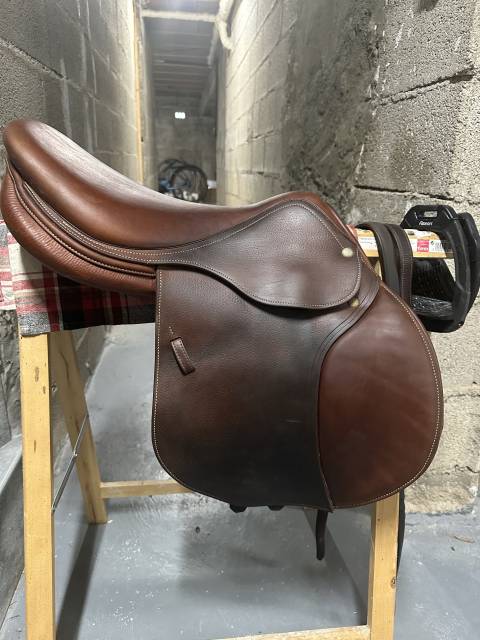 Sella da salto ostacoli Renaissance  17" - 2018