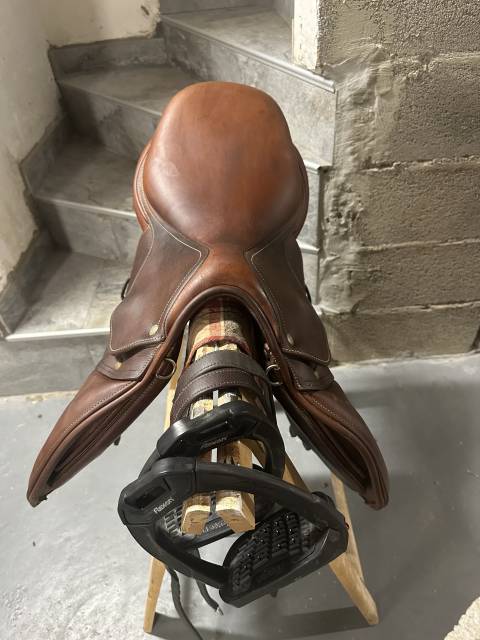 Sella da salto ostacoli Renaissance  17" - 2018