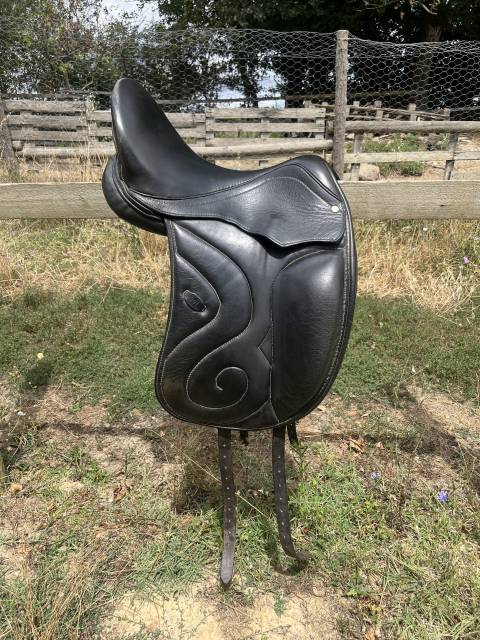 Sella da dressage  G.Lou Sellier  16.5" - 2023
