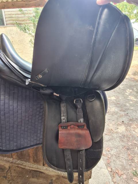 Sella da dressage Thorowgood   17.5" - 2023