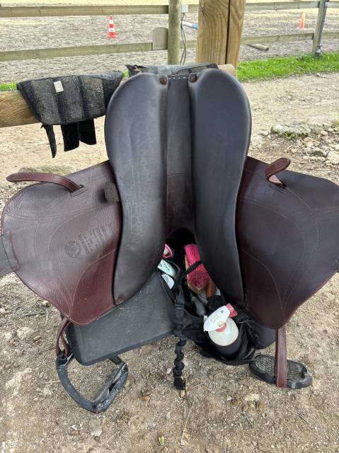 Sella da salto ostacoli Devoucoux  17.5" - 2021