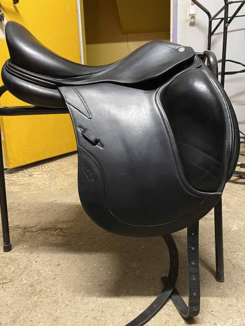 Sella da dressage CWD SE08 18" - 2019