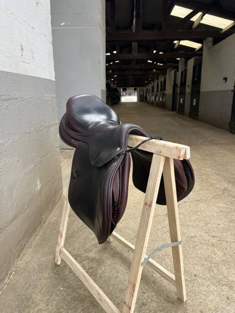 Sella da salto ostacoli CWD  17" - 2014